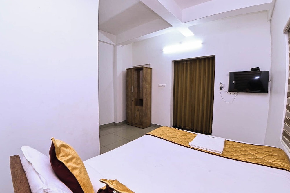nirupama hotel aluva