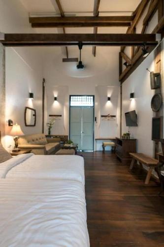 uthai heritage hotel
