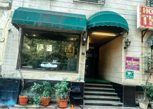 the metropolis guest house near rk ashram metro station
