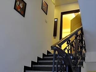 the metropolis guest house near rk ashram metro station