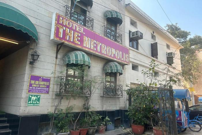 the metropolis guest house near rk ashram metro station