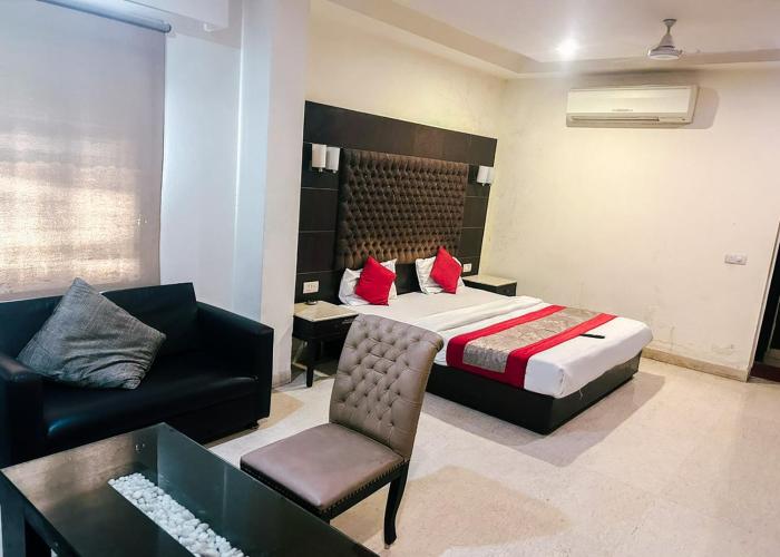the metropolis guest house near rk ashram metro station