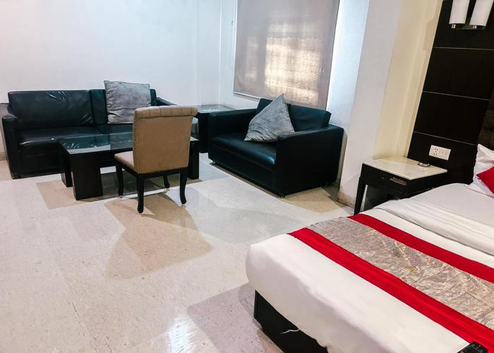 the metropolis guest house near rk ashram metro station