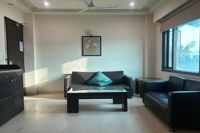 the metropolis guest house near rk ashram metro station