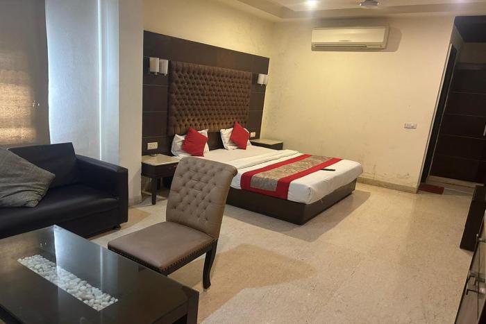 the metropolis guest house near rk ashram metro station