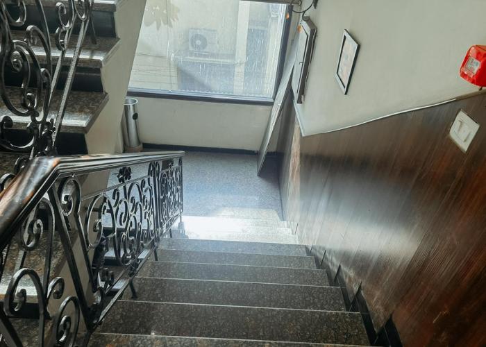 the metropolis guest house near rk ashram metro station