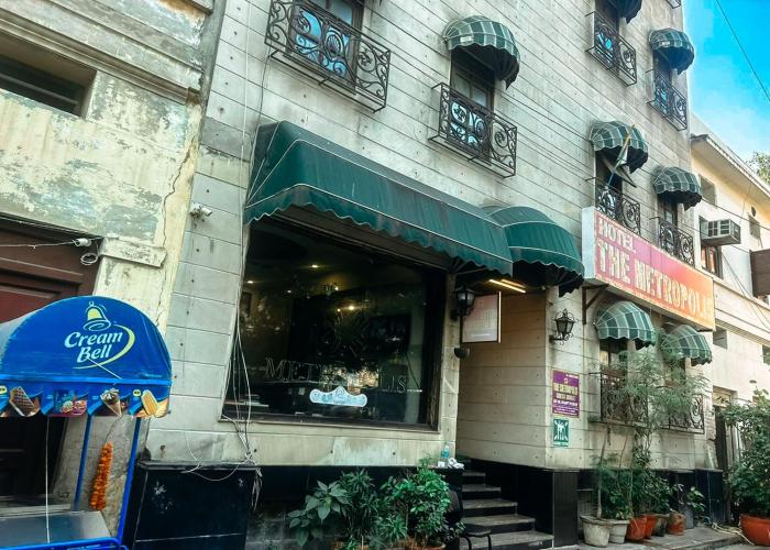 the metropolis guest house near rk ashram metro station