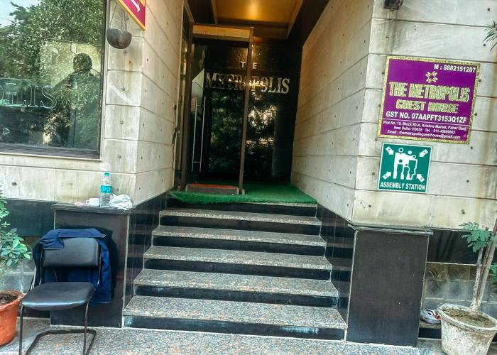 the metropolis guest house near rk ashram metro station