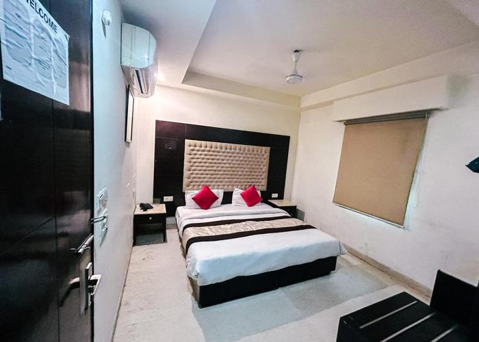 the metropolis guest house near rk ashram metro station