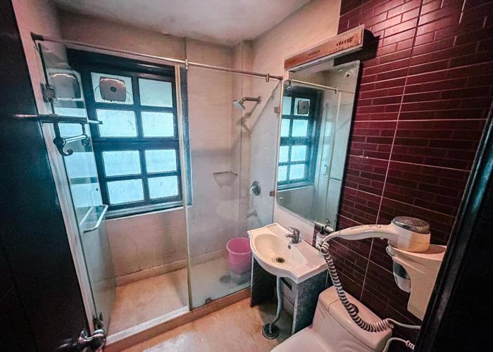 the metropolis guest house near rk ashram metro station