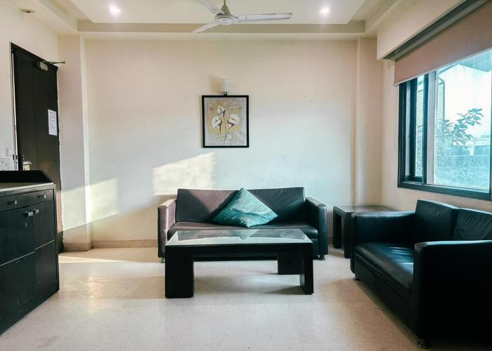 the metropolis guest house near rk ashram metro station