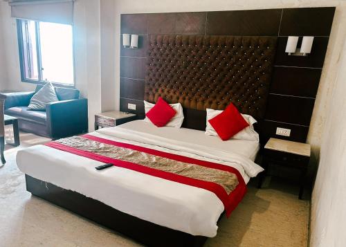 the metropolis guest house near rk ashram metro station
