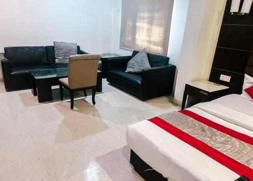 the metropolis guest house near rk ashram metro station