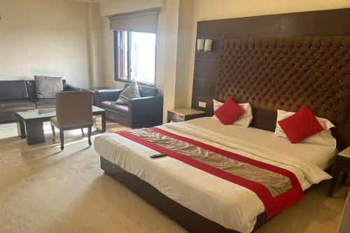 The Metropolis Guest House Near Rk Ashram Metro Station,,3 star