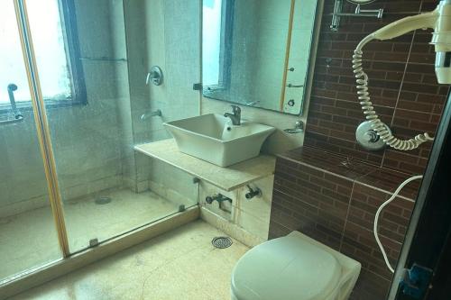 the metropolis guest house near rk ashram metro station