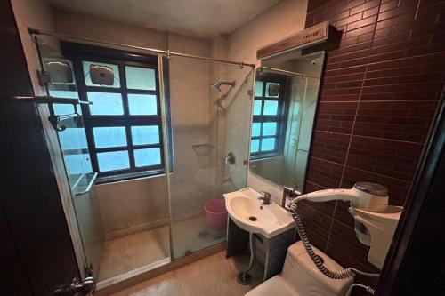 the metropolis guest house near rk ashram metro station