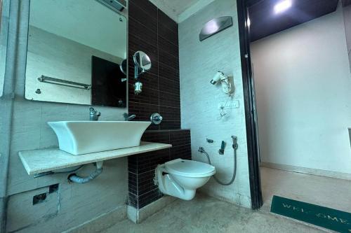 the metropolis guest house near rk ashram metro station