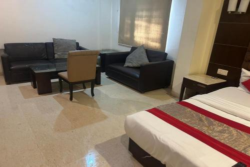 the metropolis guest house near rk ashram metro station