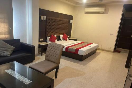 the metropolis guest house near rk ashram metro station