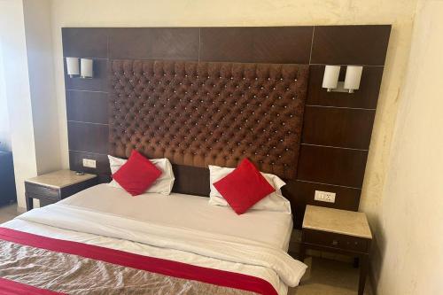 the metropolis guest house near rk ashram metro station
