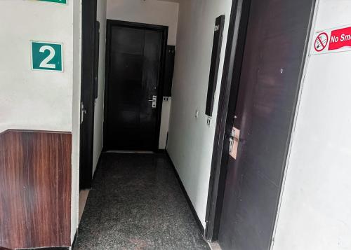 the metropolis guest house near rk ashram metro station