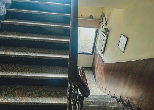 the metropolis guest house near rk ashram metro station