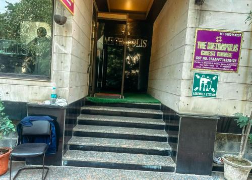 the metropolis guest house near rk ashram metro station