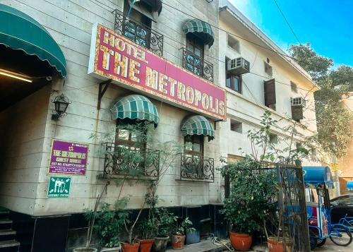 the metropolis guest house near rk ashram metro station