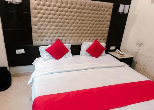 the metropolis guest house near rk ashram metro station