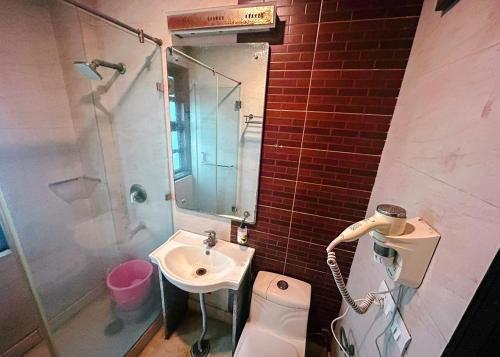 the metropolis guest house near rk ashram metro station