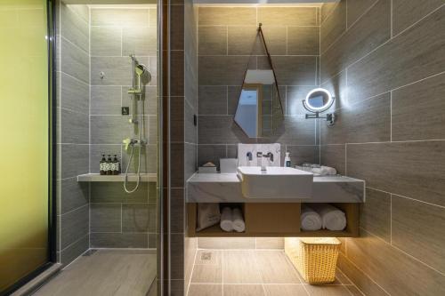 atour hotel guiyang guanshanhu park