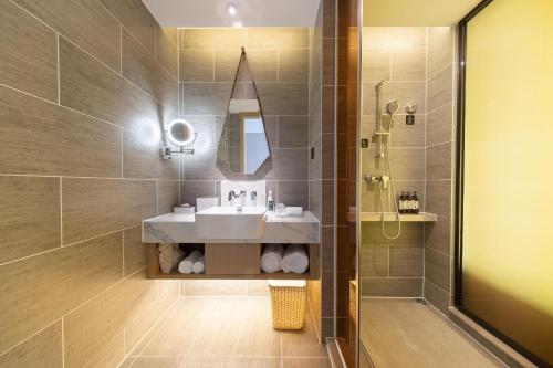 atour hotel guiyang guanshanhu park