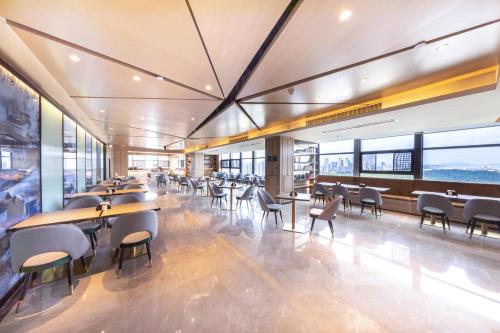 atour hotel guiyang guanshanhu park