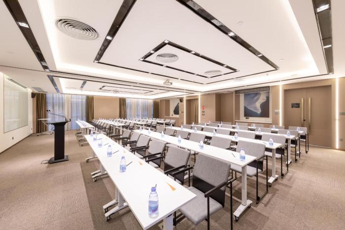 atour hotel zhuhai tangjiawan campus town jinding plaza