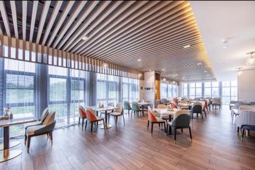 atour hotel zhuhai tangjiawan campus town jinding plaza