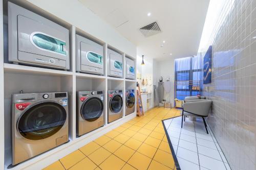 atour hotel zhuhai tangjiawan campus town jinding plaza