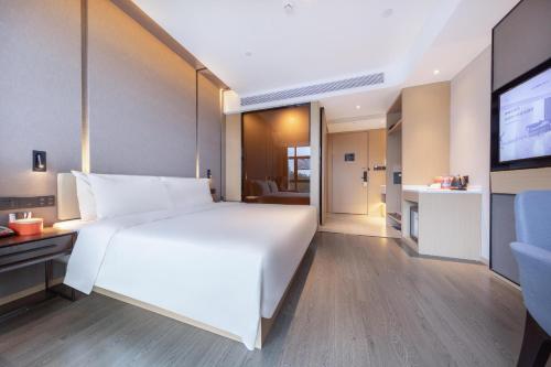 atour hotel zhuhai tangjiawan campus town jinding plaza