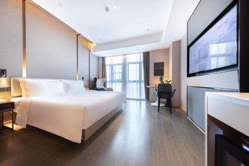 atour hotel zhuhai tangjiawan campus town jinding plaza