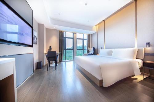 atour hotel zhuhai tangjiawan campus town jinding plaza