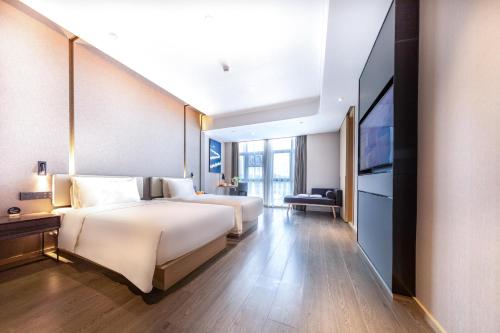atour hotel zhuhai tangjiawan campus town jinding plaza
