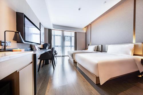 atour hotel zhuhai tangjiawan campus town jinding plaza
