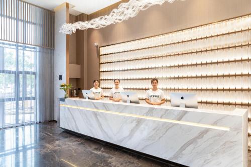 atour hotel zhuhai tangjiawan campus town jinding plaza