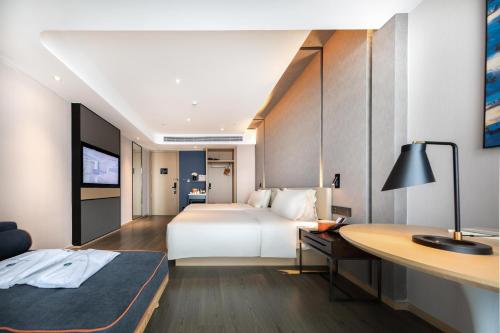 atour hotel zhuhai tangjiawan campus town jinding plaza