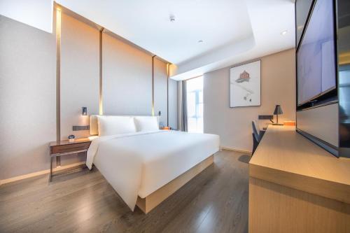 atour hotel zhuhai tangjiawan campus town jinding plaza