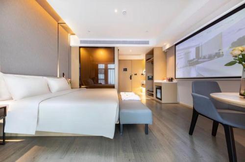 atour hotel zhuhai tangjiawan campus town jinding plaza