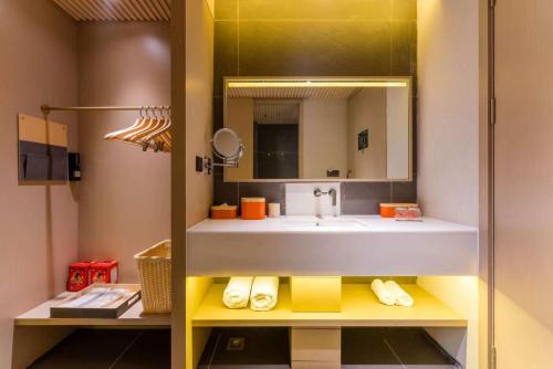 atour hotel chongqing tiandi netease cloud music
