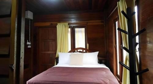 Greenplace-Samed Seahorse,,3 star