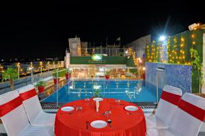 Crestline Sallow Club,,3 star