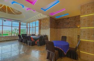 Crestline Sallow Club,,3 star