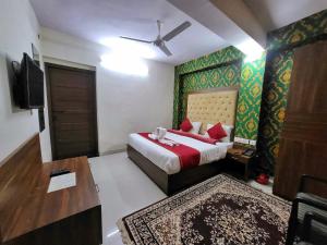 bay leaf by live inn